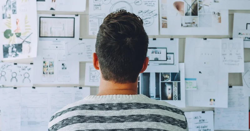 Comment identifier concrètement l'intention dominante d'une requête